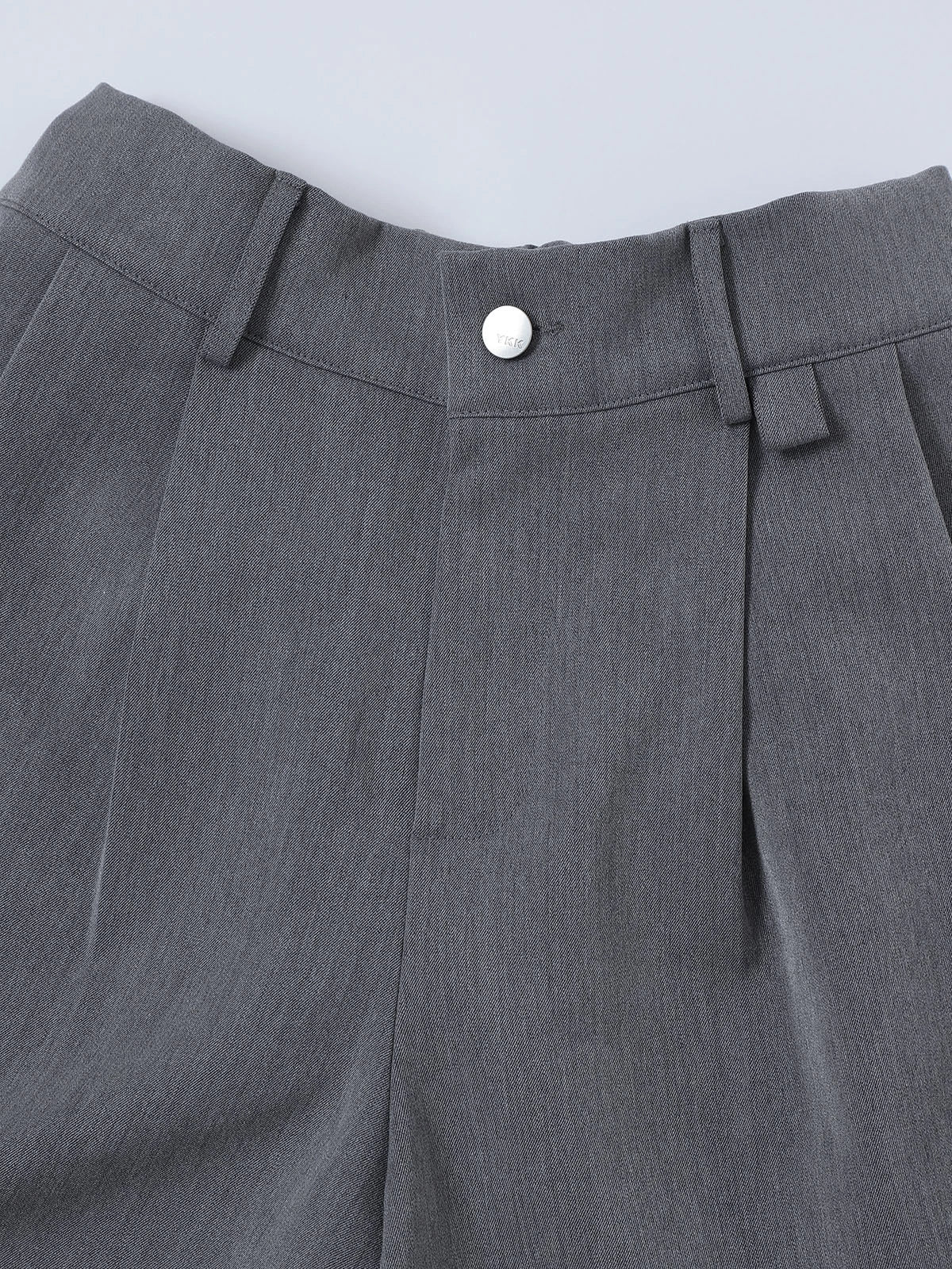 LOOSE FIT PLEATED 'GRAY' SHORTS