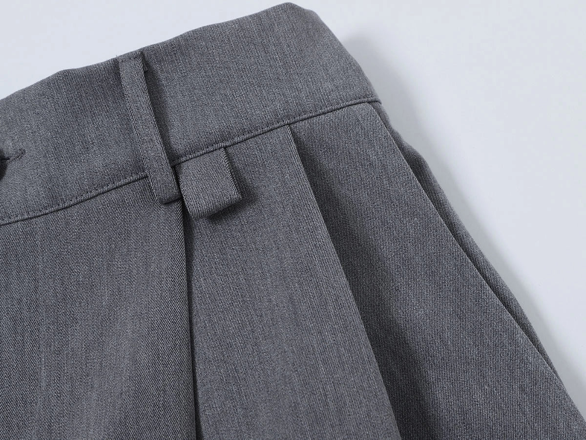 LOOSE FIT PLEATED 'GRAY' SHORTS