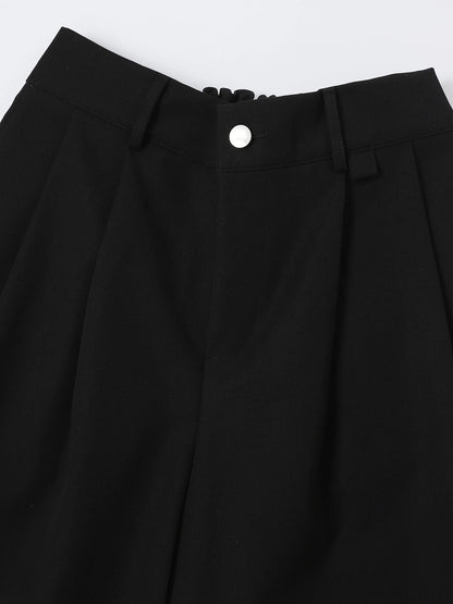 LOOSE FIT PLEATED 'BLACK' SHORTS