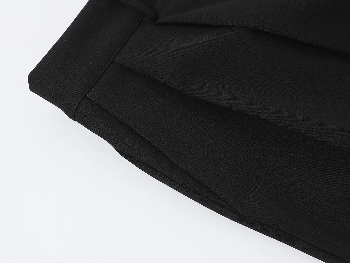 LOOSE FIT PLEATED 'BLACK' SHORTS